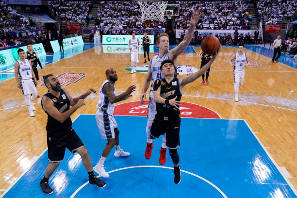 現(xiàn)代籃球控衛(wèi)打法演變：從傳統(tǒng)到雙能衛(wèi)