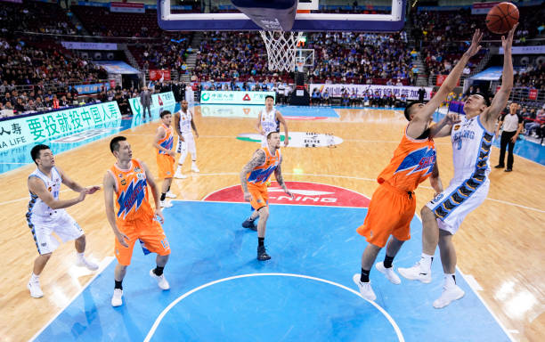 易建聯(lián)的原名與家庭背景：名字中隱藏的家族故事