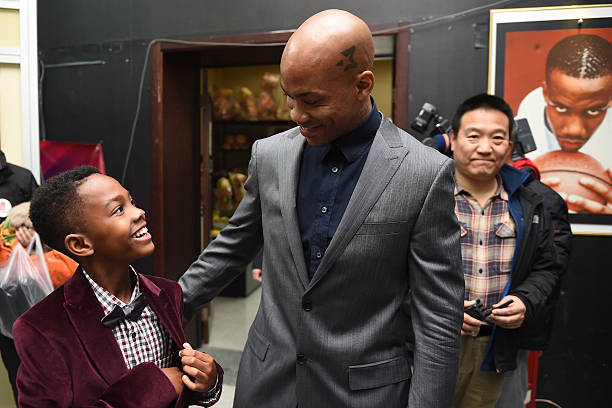 籃球翻腕規(guī)則詳解：什么是翻腕及其判罰標(biāo)準(zhǔn)