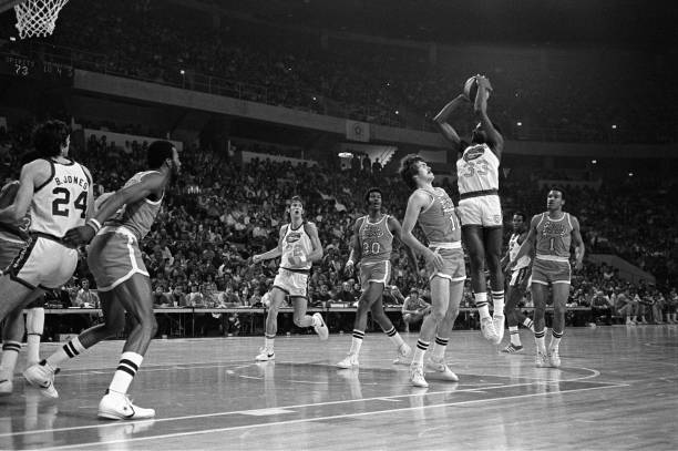 季后賽得分排名更新：庫里、東契奇躋身前列