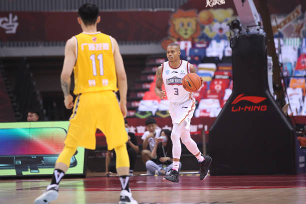 如何測(cè)量籃球場(chǎng)的實(shí)際面積？