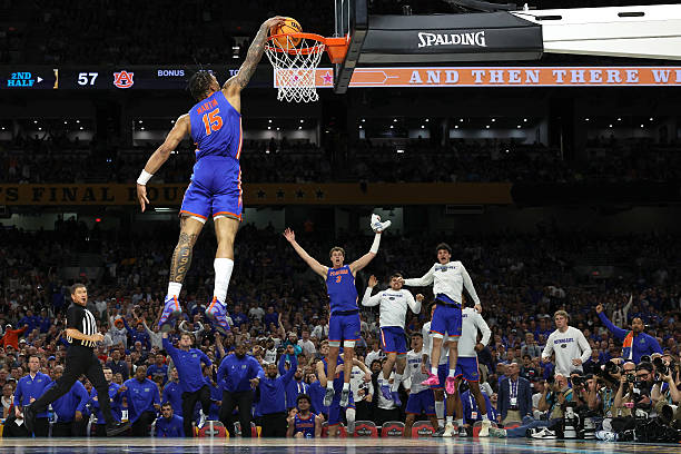 如何成為籃板王：掌握搶籃板的關(guān)鍵動作與時機