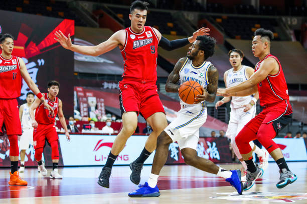 硅PU籃球場地面施工工藝及注意事項