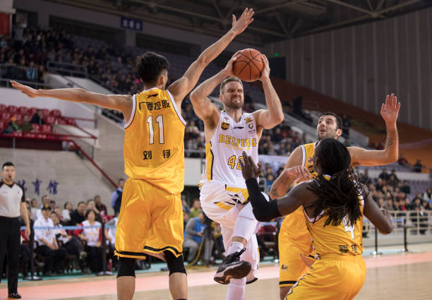 姚明：從NBA巨星到中國籃球杰出貢獻(xiàn)獎得主