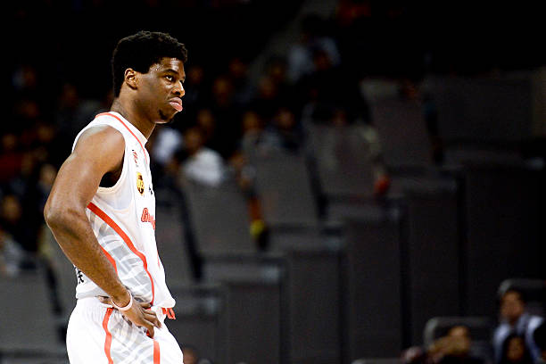 拉塞爾年齡：一個時代的縮影還是個人命運的寓言？