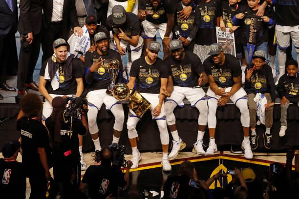 勇士VS湖人賽程時間：詹姆斯庫里對決日期全匯總