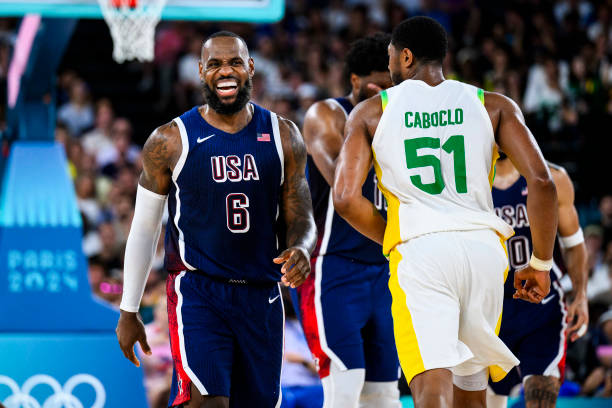 籃球比賽必備知識(shí)：犯規(guī)手勢(shì)圖解與說(shuō)明