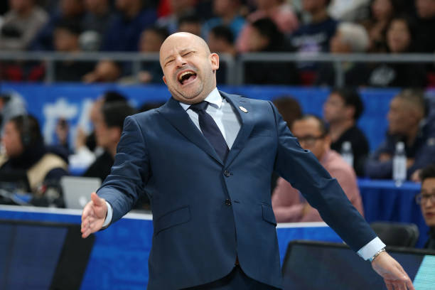 什么是籃球翻腕違例？規(guī)則解析與實(shí)例分析