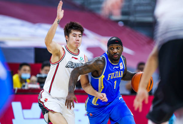 技術(shù)流解析：可樂(lè)直播NBA戰(zhàn)術(shù)板，揭秘球隊(duì)進(jìn)攻防守策略