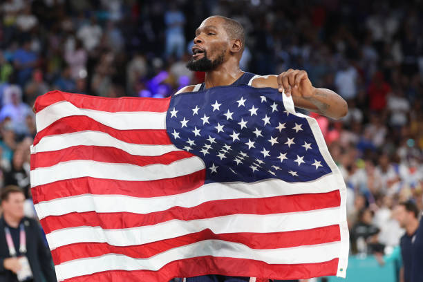 籃球logo設計案例解析：成功與失敗的設計對比