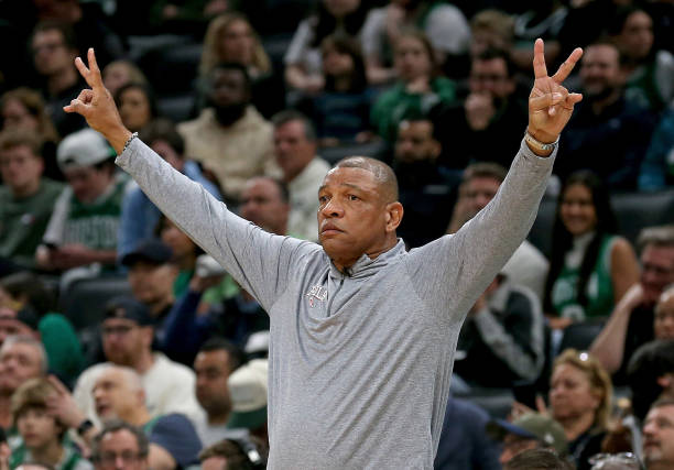 籃球新手必備：運(yùn)球、投籃、防守基礎(chǔ)教學(xué)