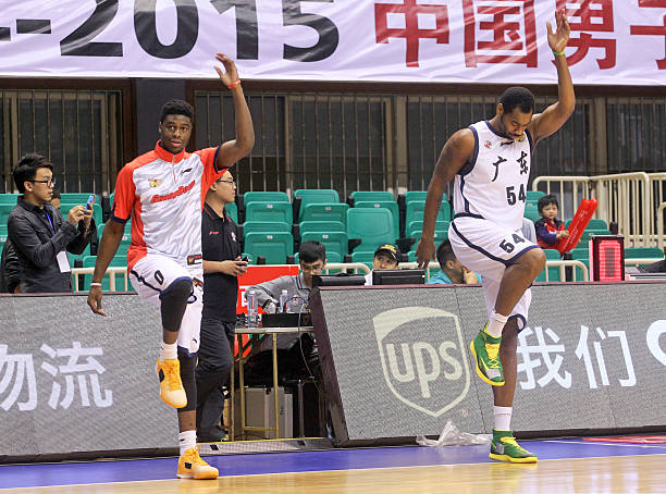 藍(lán)天下的籃球夢：祖藍(lán)與他的蘭花情結(jié)