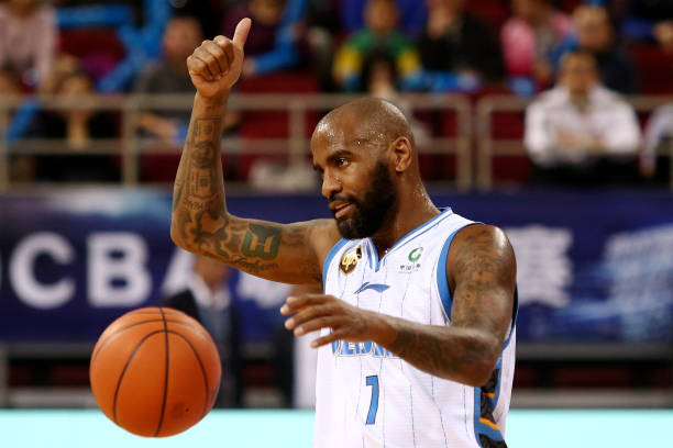 籃球裁判手勢解析：犯規(guī)判罰的視覺語言