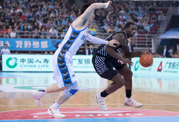 避免犯規(guī)！籃球運動員必須知道的10大犯規(guī)術(shù)語