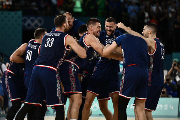 籃球教學(xué)：進(jìn)攻球員與防守球員的合法位置判斷