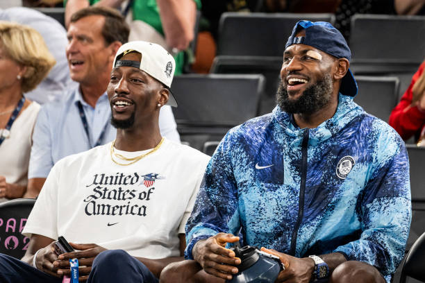 潮流必備：藍(lán)綠色籃球鞋的時(shí)尚搭配指南