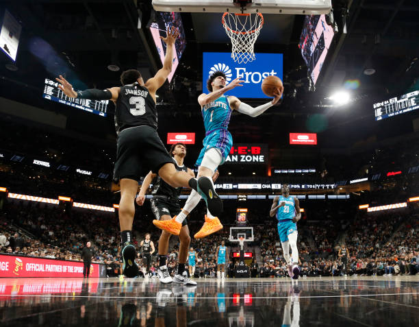 投籃練習(xí)指南：從基礎(chǔ)動(dòng)作到完美弧線的進(jìn)階之路