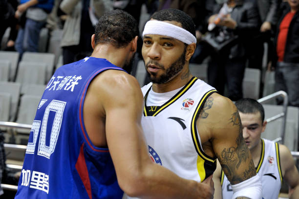 籃板球犯規(guī)的判罰標準及常見爭議