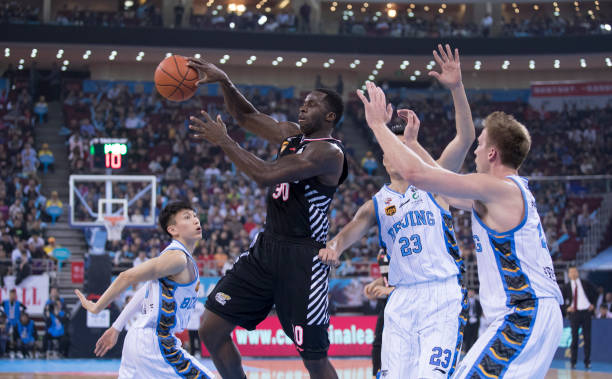 雙號碼傳奇：為何科比成為NBA首位同時退役兩個號碼的球員