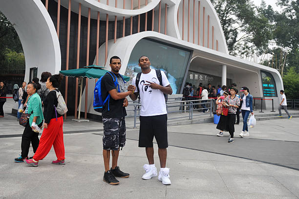 NBA直播：MVP爭奪戰(zhàn)白熱化，誰將捧起常規(guī)賽最有價值球員獎杯？