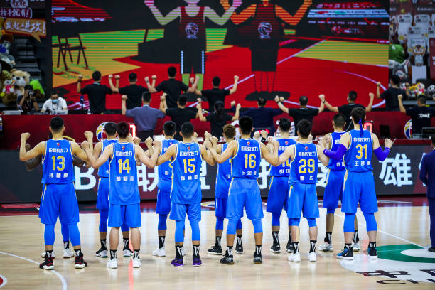 籃球走步犯規(guī)的判罰依據(jù)及常見(jiàn)爭(zhēng)議