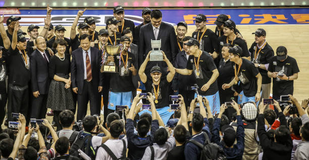 標(biāo)準(zhǔn)籃球場地的尺寸規(guī)格是多少？