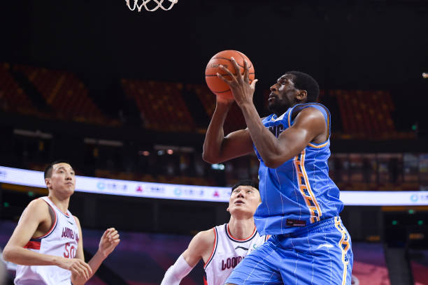 穿低幫籃球鞋打球，崴腳風(fēng)險(xiǎn)究竟有多大？