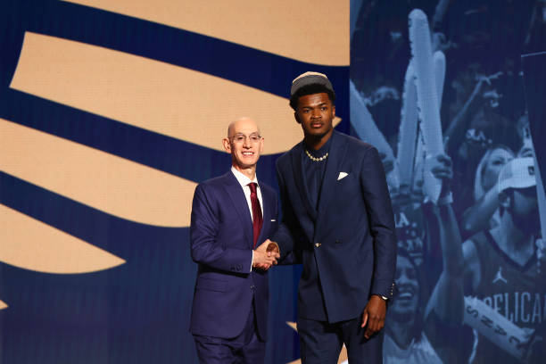 全方位對(duì)比：籃球和足球在孩子教育中的優(yōu)勢(shì)與劣勢(shì)