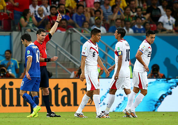 C羅的電梯球 vs 梅西的貼地斬：球星招牌射門技術(shù)歸類