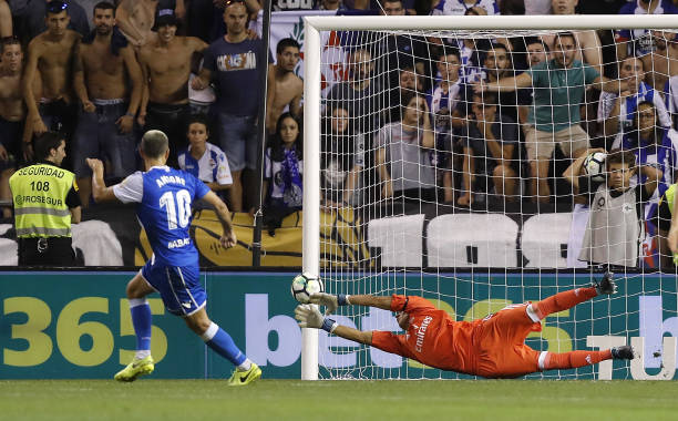 球迷熱議：禁區(qū)內越位判罰是否該更寬松？