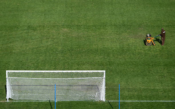 （從代際差異角度切入，引發(fā)共鳴）