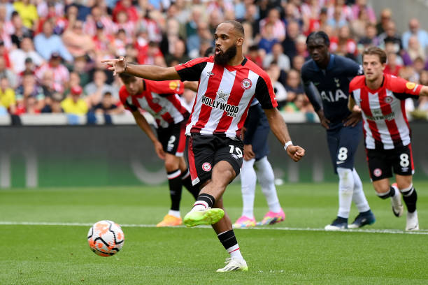 維多利亞·貝克漢姆的英倫背景與全球影響力