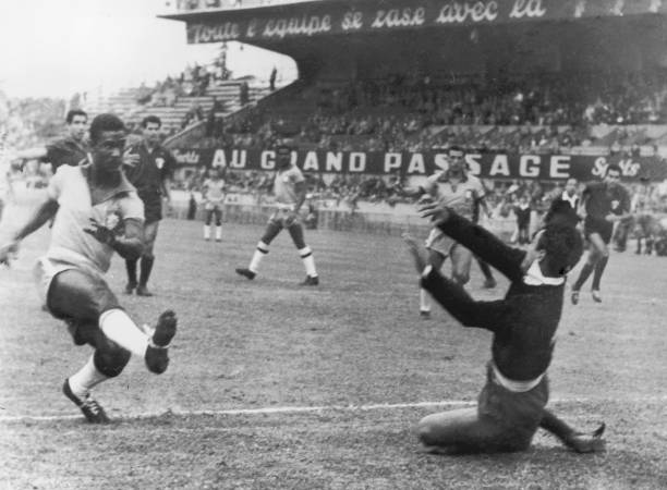 足壇十大中鋒排名：誰才是真正的禁區(qū)之王？