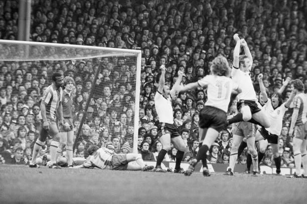 足球規(guī)則解析：點球和任意球都屬于定位球嗎？