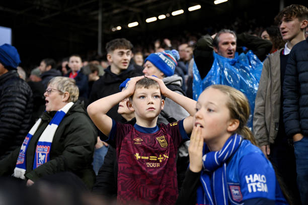 擺大巴是什么意思？網(wǎng)絡(luò)用語背后的足球文化解讀