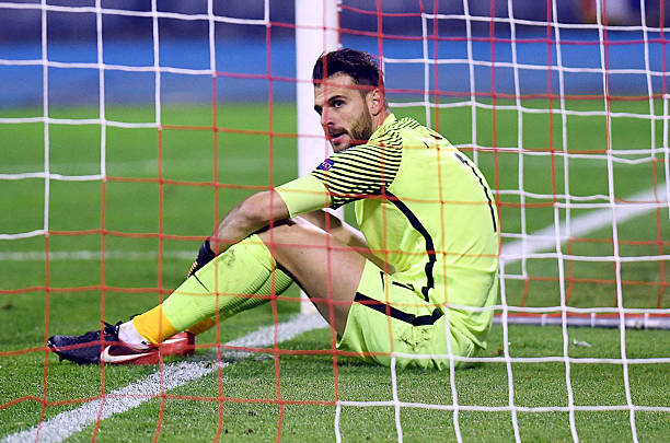 間接任意球與直接任意球的區(qū)別：犯規(guī)類型對(duì)比