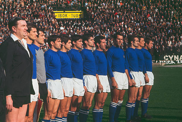 角球和邊球是什么？足球比賽中的關(guān)鍵發(fā)球方式