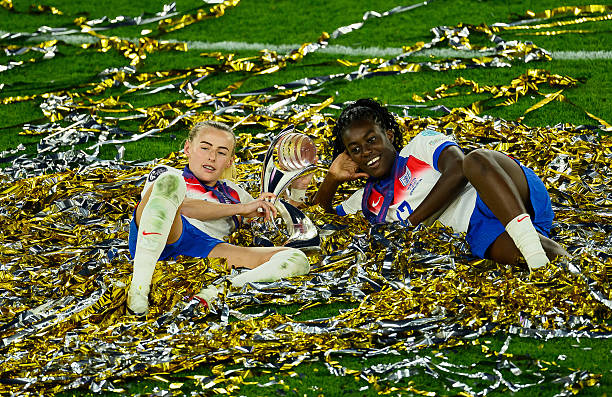 點球時刻的魔法：足球為何會在空中靜止？