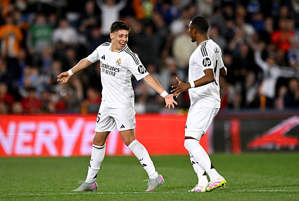 罰點(diǎn)球時(shí)，主罰隊(duì)員可以假動(dòng)作后再踢嗎？