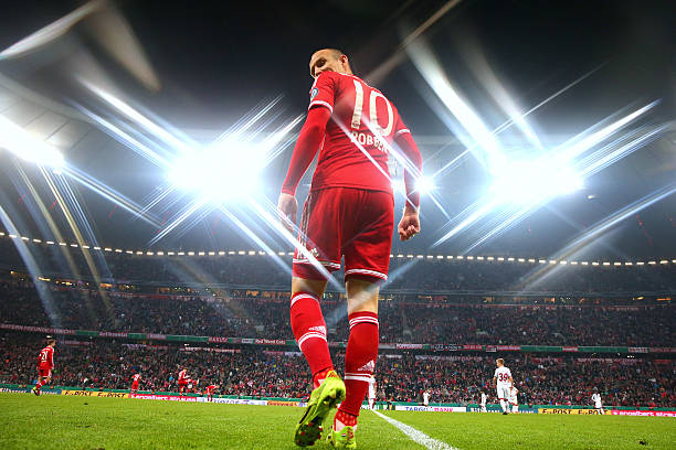 國(guó)際足聯(lián)標(biāo)準(zhǔn)：足球場(chǎng)長(zhǎng)度和寬度是多少厘米？