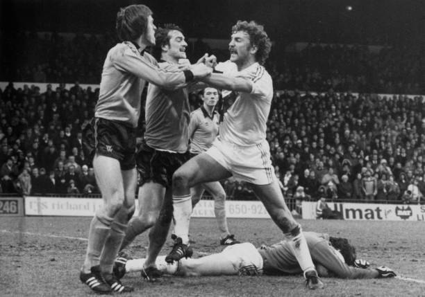 833足球直播九尾：當(dāng)電競式熱血注入傳統(tǒng)足球解說