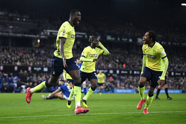 （吸引新手，強(qiáng)調(diào)“金幣自由”這一核心目標(biāo)）