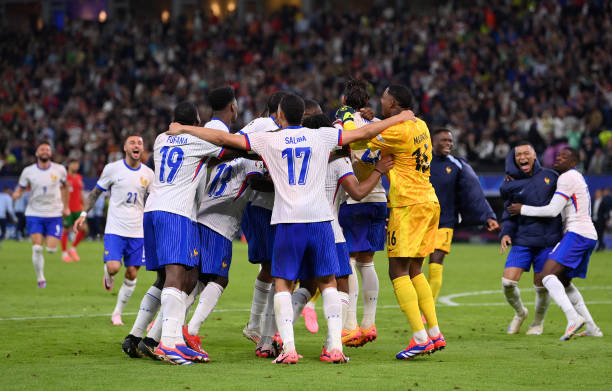 0203年歐冠回顧：AC米蘭與尤文圖斯的巔峰對決