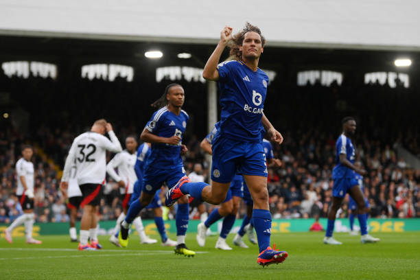 國(guó)足烏龍球名場(chǎng)面：隊(duì)友一臉無(wú)奈，對(duì)手瘋狂慶祝