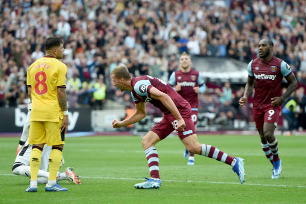 回顧貝克漢姆與維多利亞的愛情起點(diǎn)：1997年的甜蜜瞬間