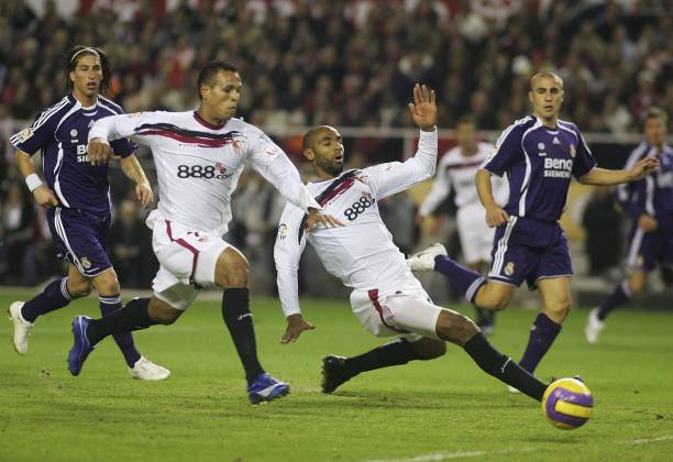 永恒傳奇！布馮十大撲救GIF，第一個(gè)就讓你跪著看完