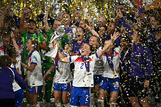 齊達(dá)內(nèi)的中場(chǎng)統(tǒng)治力：為何他的位置選擇總是恰到好處？