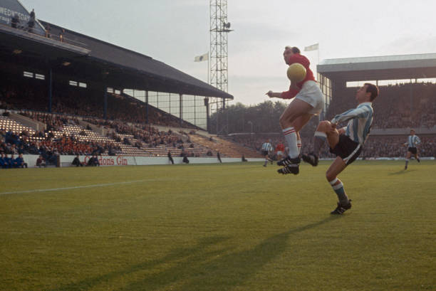 (聚焦于他最強的技術優(yōu)勢：頭球和進攻)