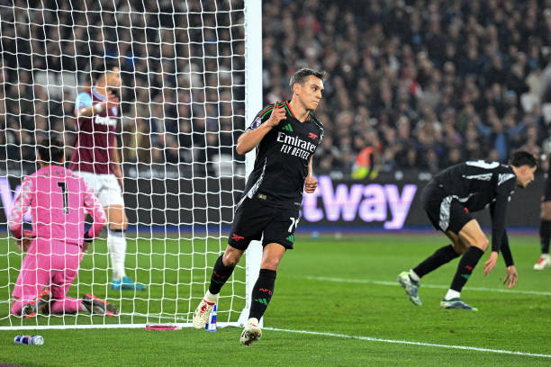 從貝利到哈蘭德：盤點(diǎn)足壇不同時(shí)代的帽子戲法之王