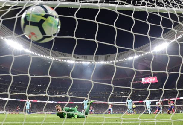 十大任意球破門技巧：從C羅到貝克漢姆的經(jīng)典動作解析